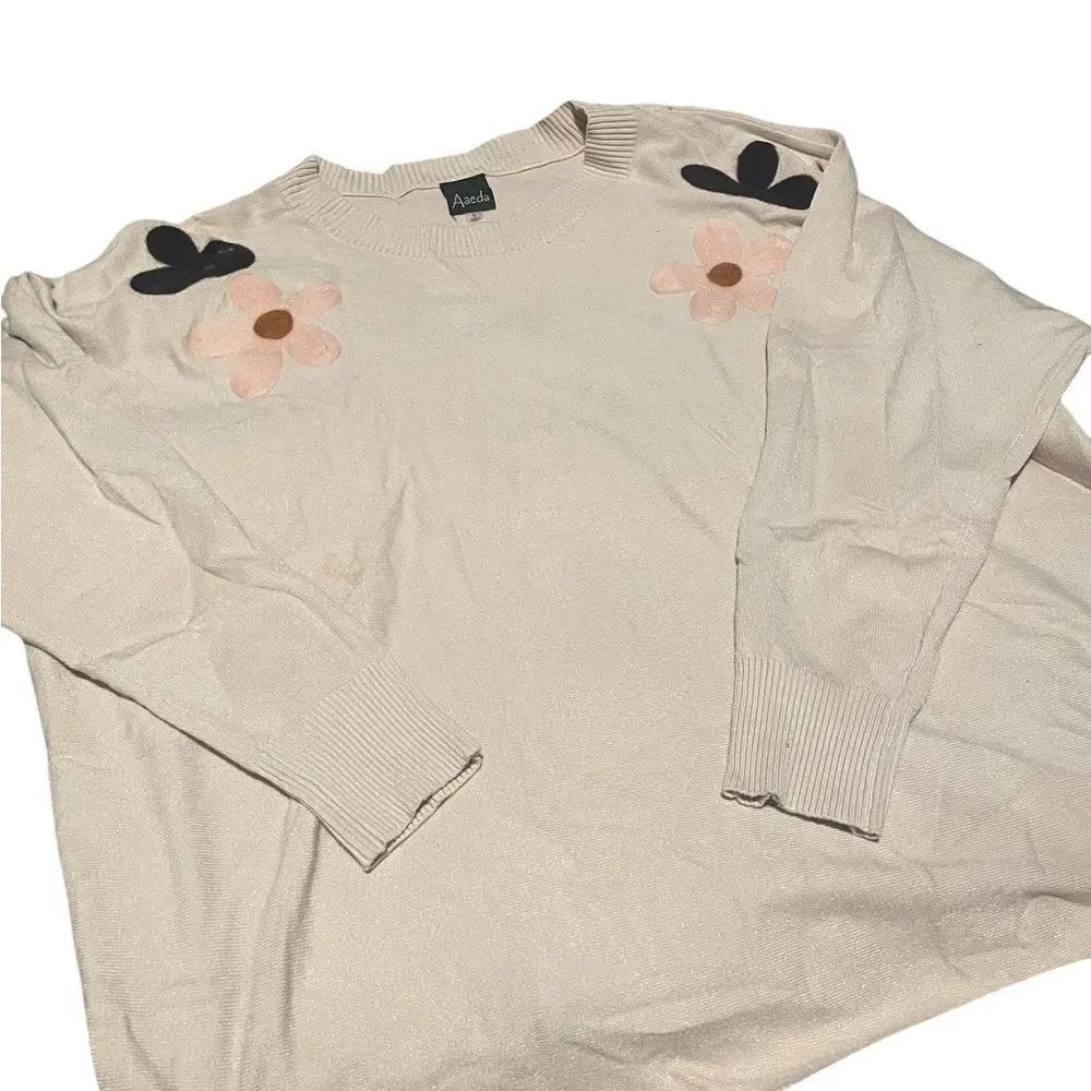 Aaeda soze large Cream Sweater with Floral Accents like new